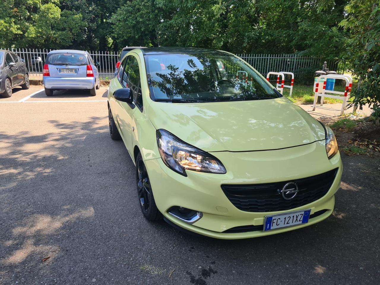 Opel Corsa 1.2 Coupé b-Color