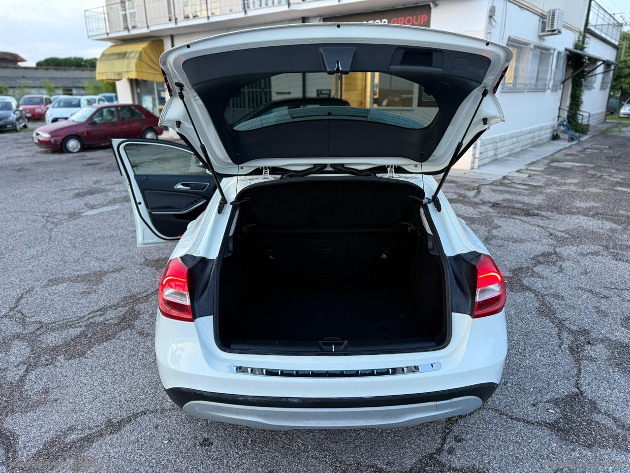 MERCEDES-BENZ GLA 180 d Automatic Executive