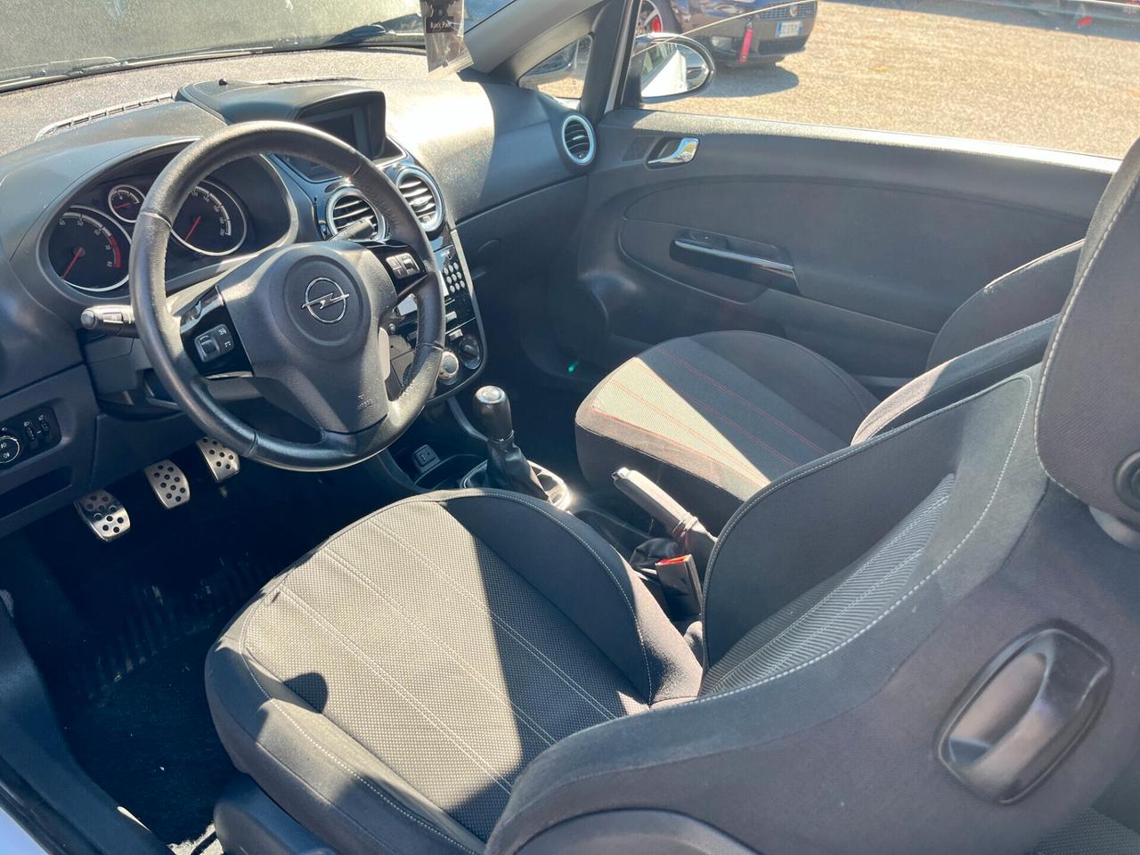 Opel Corsa 1.2 3 porte b-color