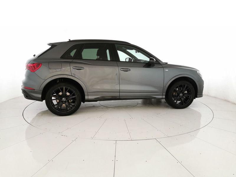 Audi Q3 45 1.4 tfsi e Identity Black s-tronic