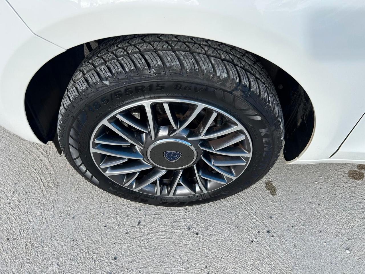 Lancia Ypsilon 1.0 FireFly 5 porte S&S Hybrid Gold