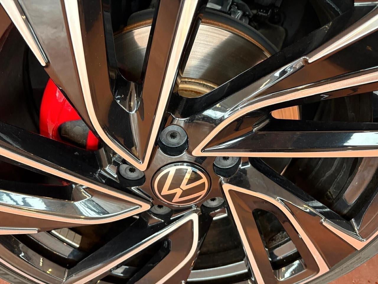 Volkswagen Golf GTD 2.0 TDI 200 CV DSG 43000 KM DCC