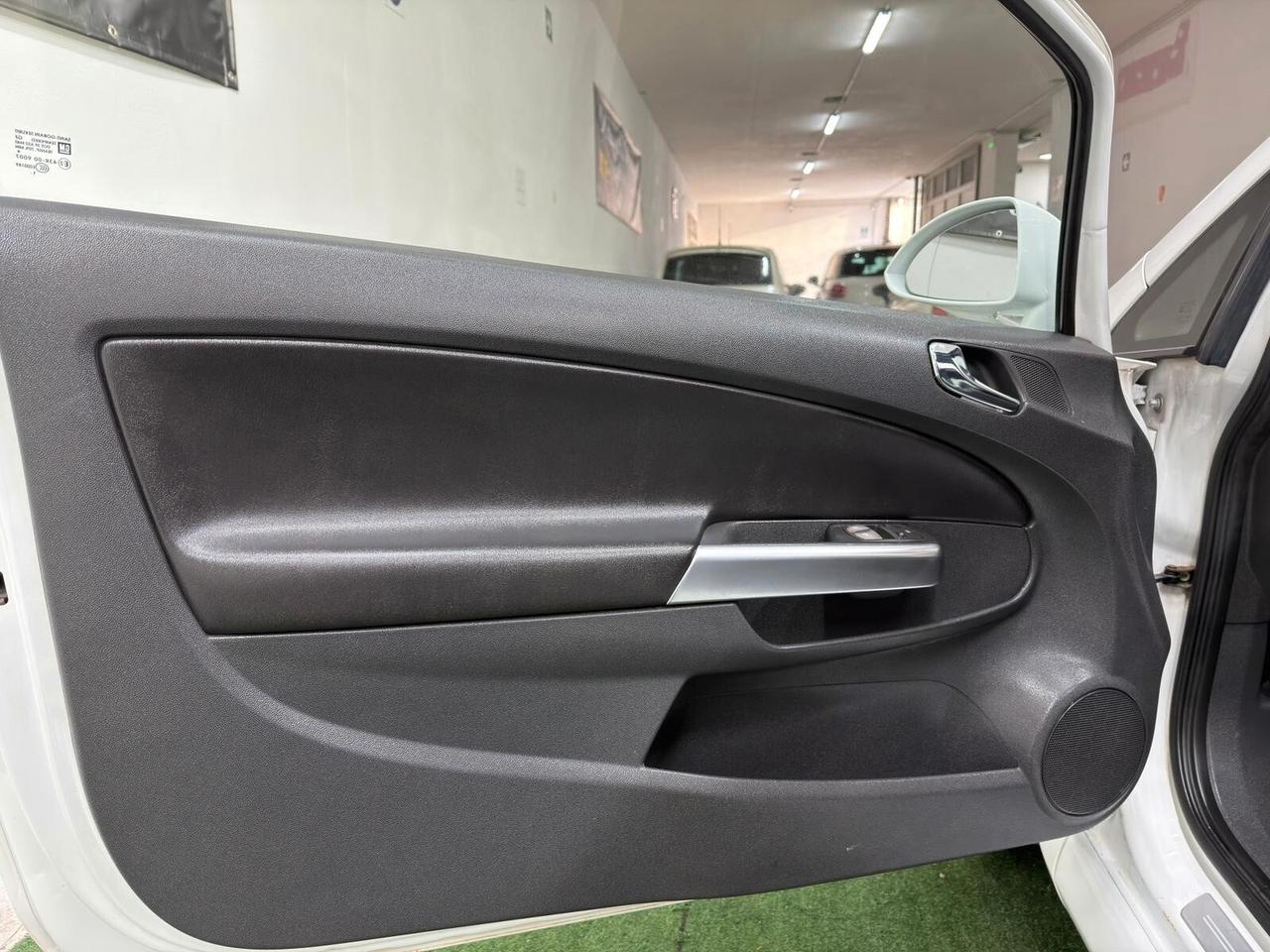 Opel Corsa 1.6 T 192CV 3 porte OPC