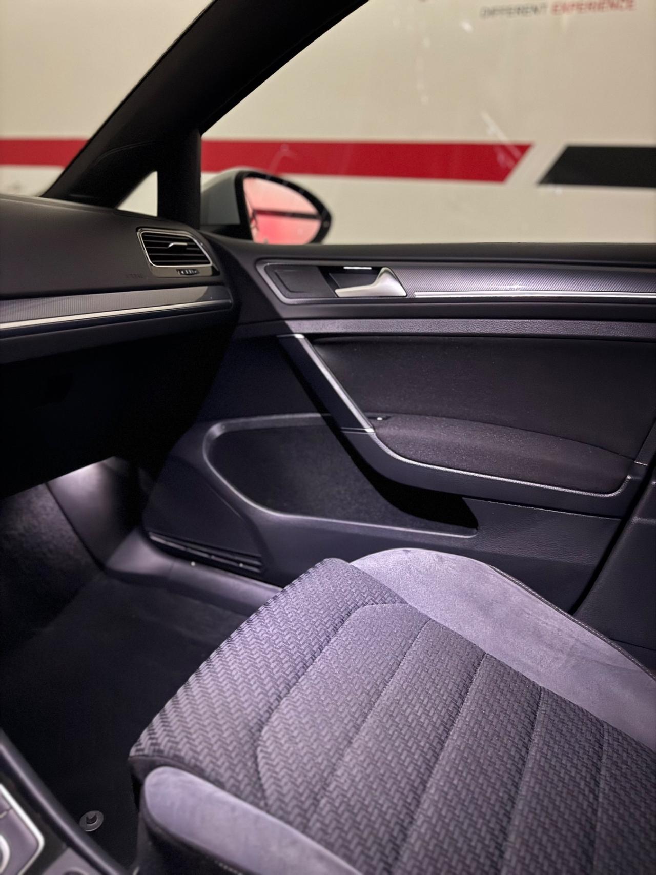 Volkswagen Golf R-LINE DSG 5p. Highline BlueMotion Technology