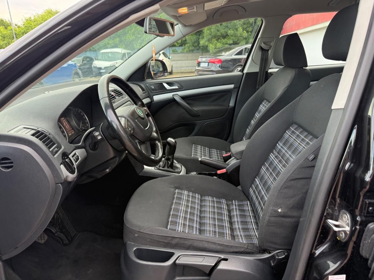 Skoda Octavia 1.6 TDI CR F.AP. Elegance OK NEOPATENTATI