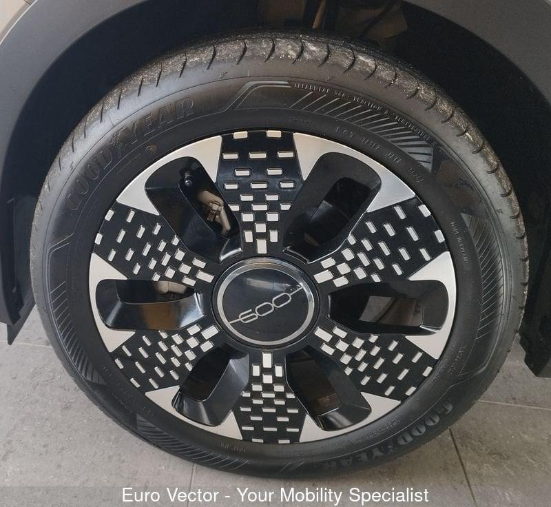 FIAT 600 1.2 Hybrid 110cv La Prima