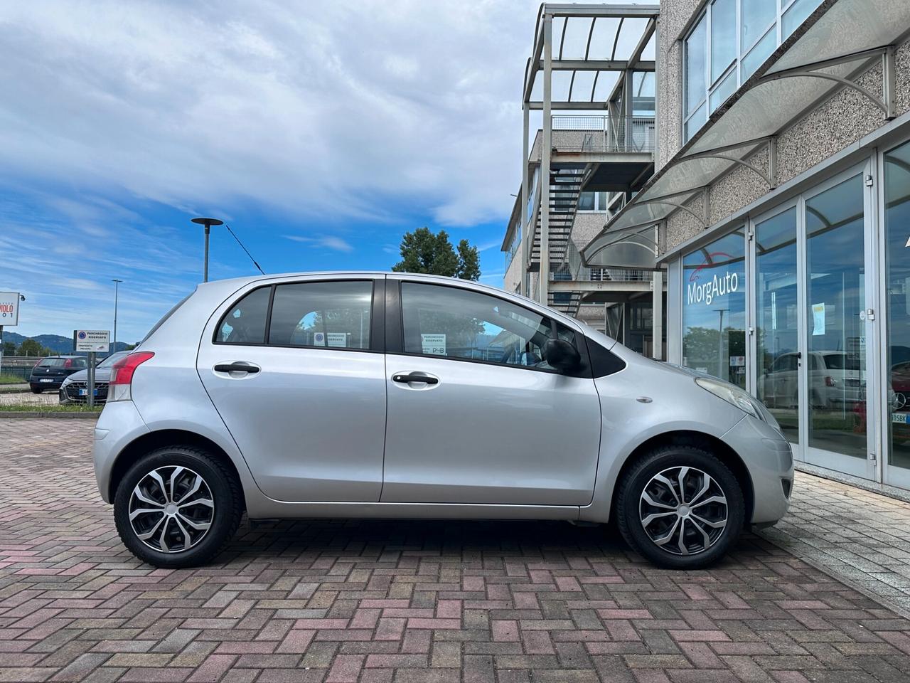 Toyota Yaris 1.0i 69CV 5PORTE! UNICO PROPRIETARIO! NEOPATENTATI