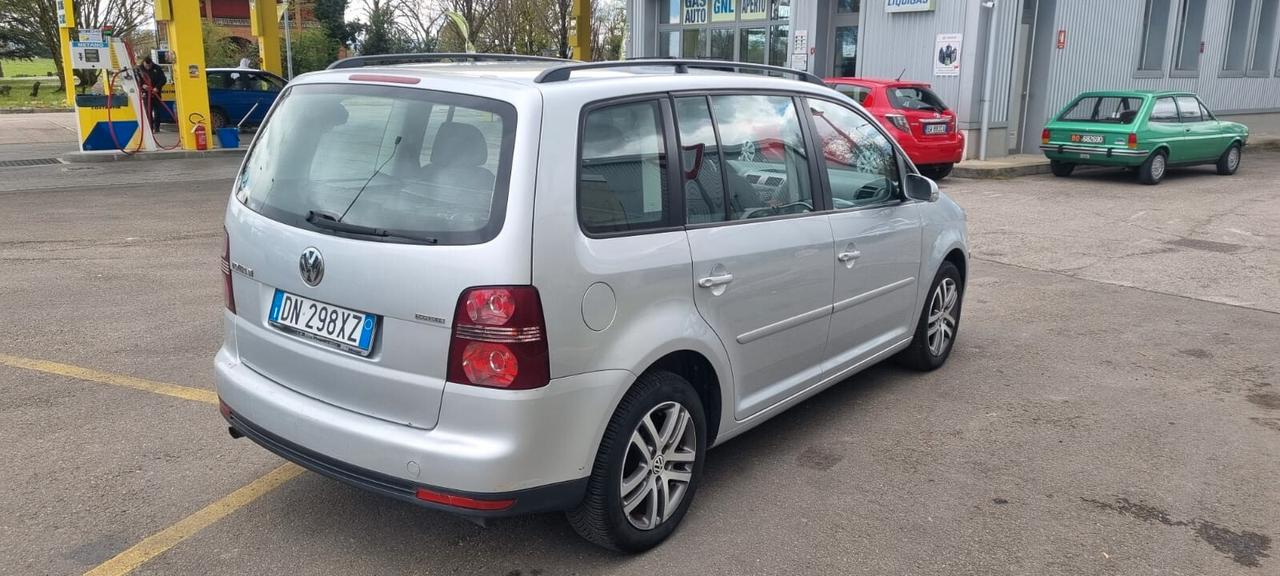 Volkswagen Touran 2.0 Conceptline Ecofuel POSTI 7