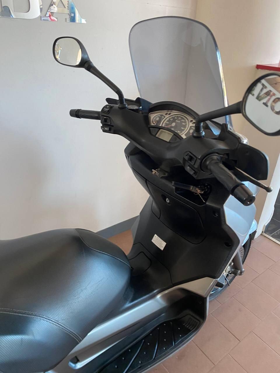 Yamaha X-Max 250
