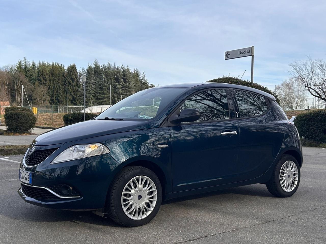 Lancia Ypsilon 1.2 69CV PLATINUM Benzina GPL – 100.000km – OK Neopatentati – Full Optional