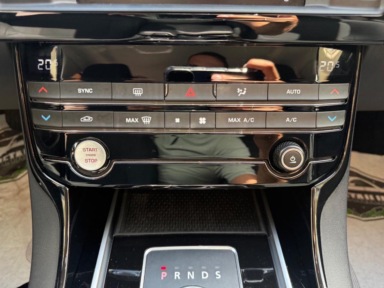 Jaguar XE 2.0 D Turbo aut. Pure