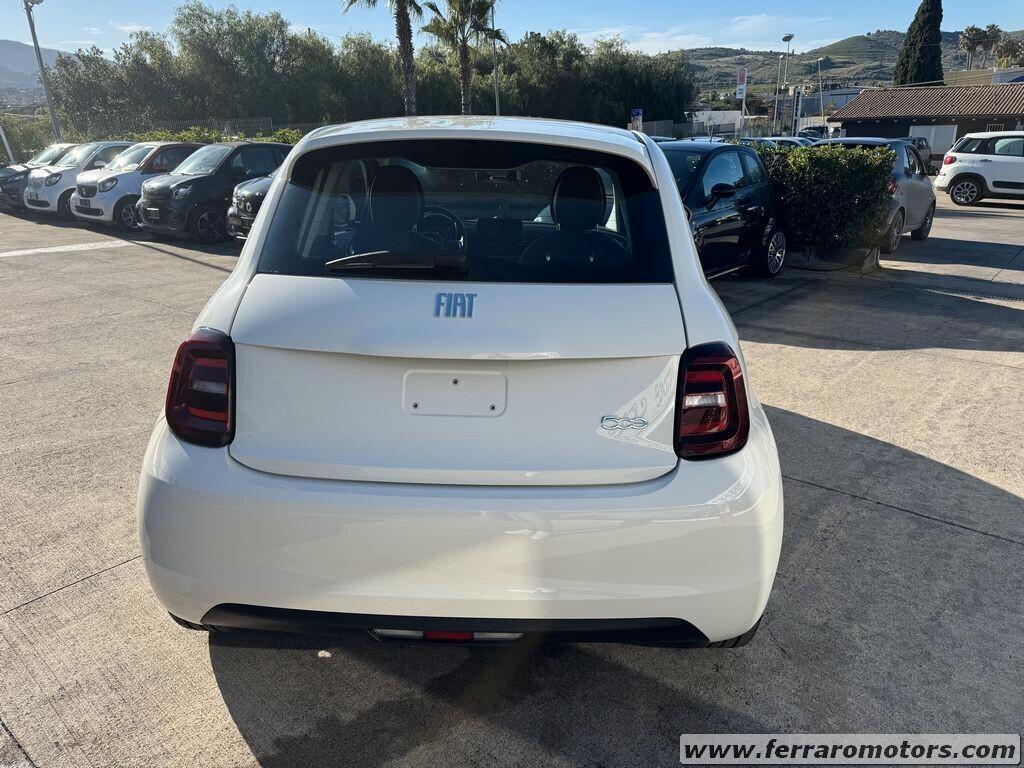 Fiat 500 E 42 kW KM0 IVA ESPOSTA A SOLI 169 EURO AL MESE