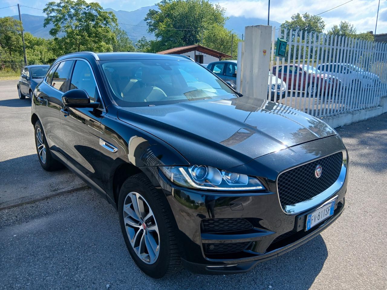 Jaguar F-Pace 2.0 D 180 CV Portfolio