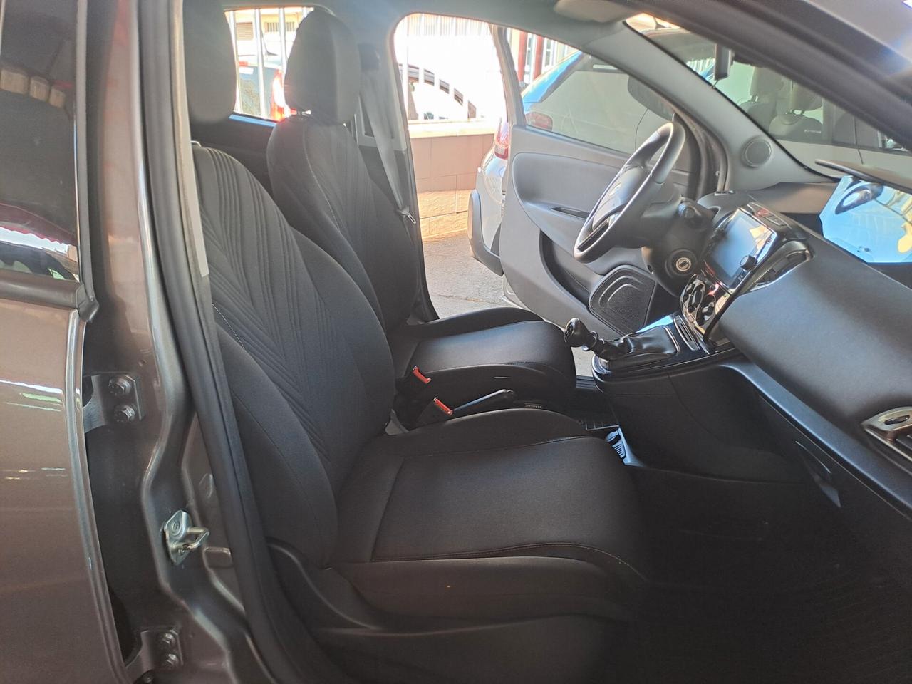 Lancia Ypsilon 1.0 FireFly 5 porte S&S Hybrid Gold