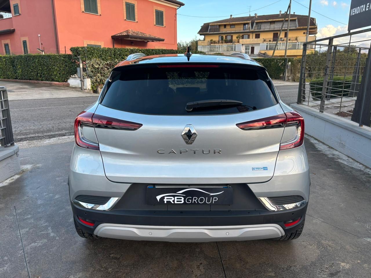 Renault Captur Plug-in Hybrid E-Tech 160 CV Initiale Paris