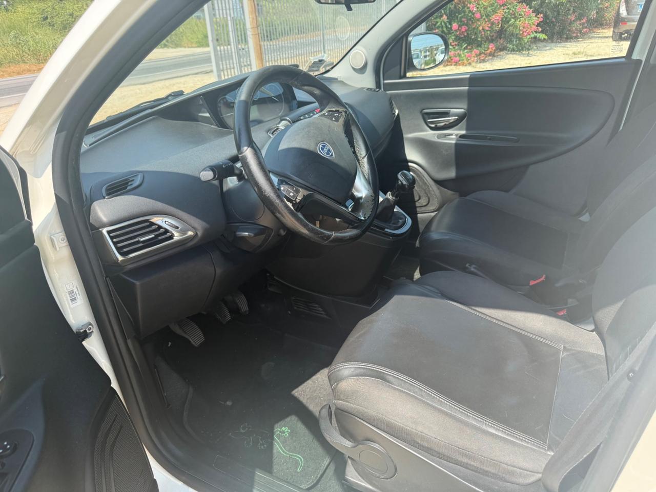 Lancia Ypsilon 1.3 MJT 95 CV 3.990€ PERMUTE