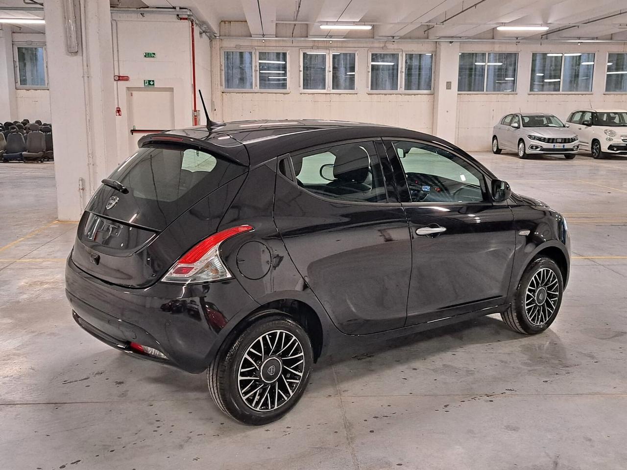 Lancia Ypsilon 1.0 FireFly Hybrid 70CV Platino MY'24 Km. Zero