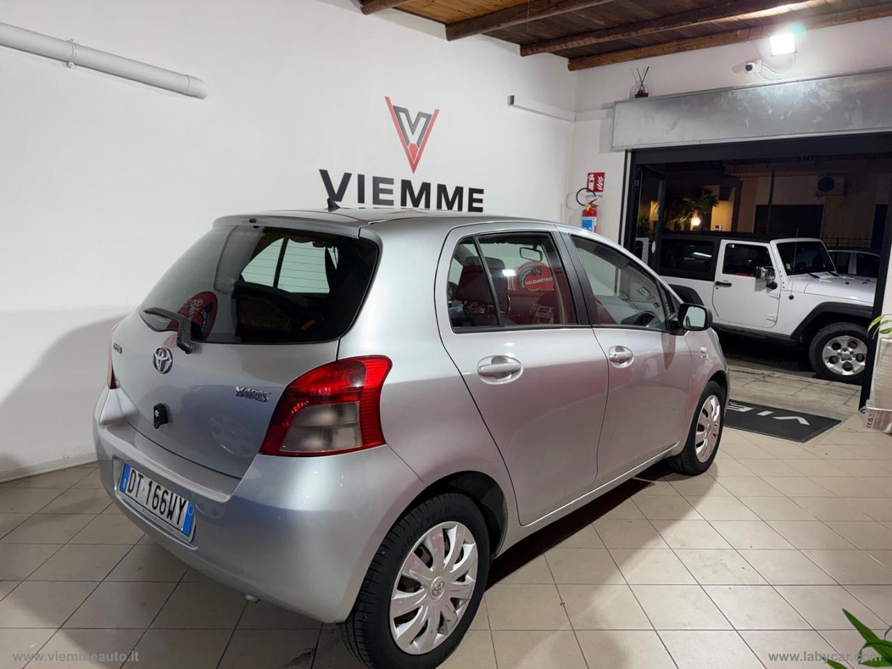 TOYOTA Yaris 1.0 5p. Sol