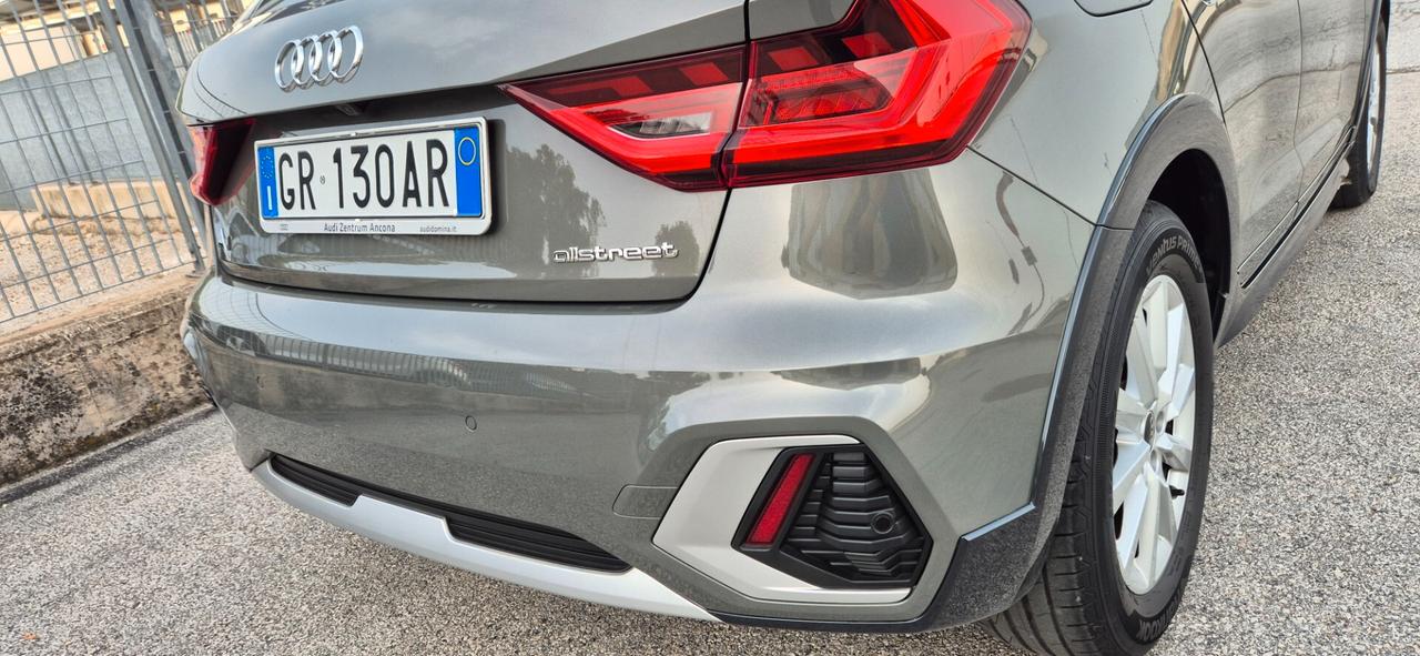 Audi A1 allstreet 30 TFSI Identity Contrast 110CV NEOPATENTATI