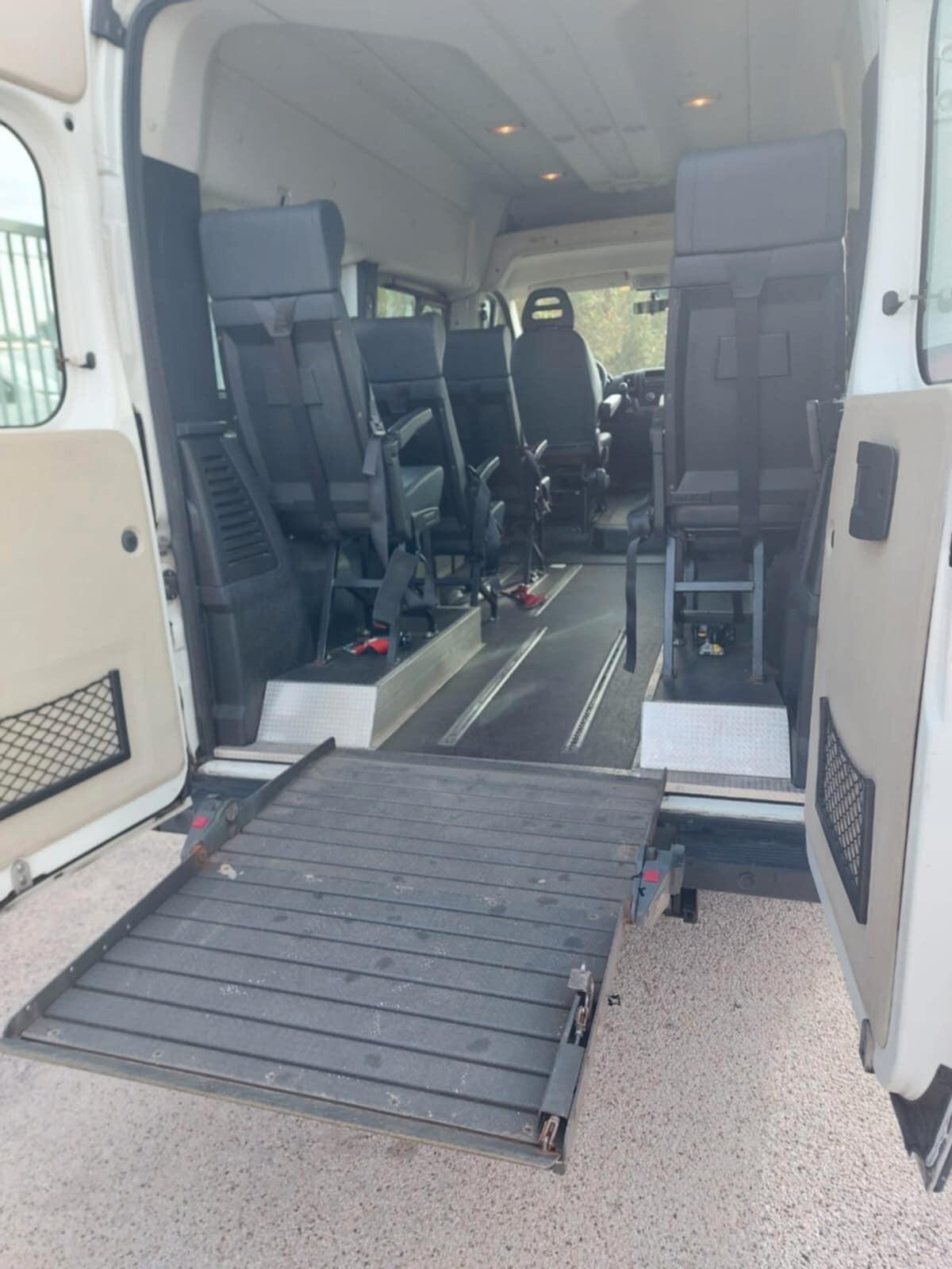 Citroen Jumper ALLESTITO TRASPORTO DISABILI CON PEDANA PARI A NUOVO