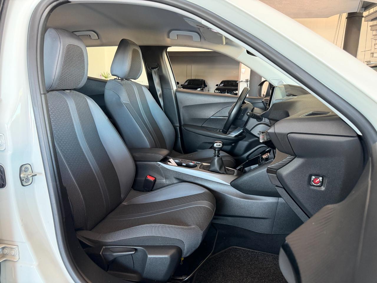 Peugeot 2008 PureTech 130 S&S Allure (96kw)