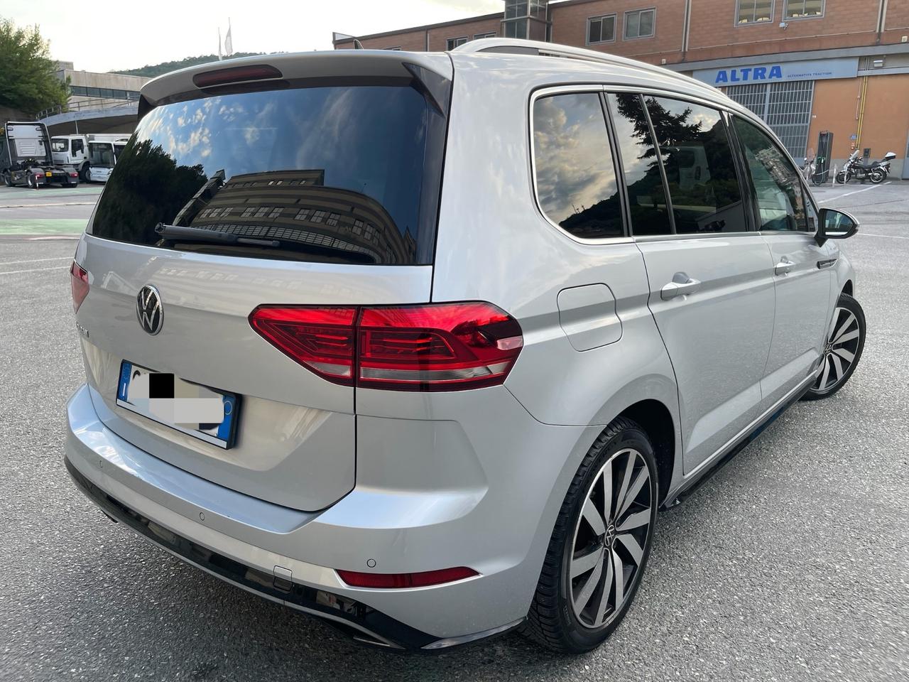Volkswagen Touran 2.0 TDI R-line 150 CV SCR DSG 7 POSTI