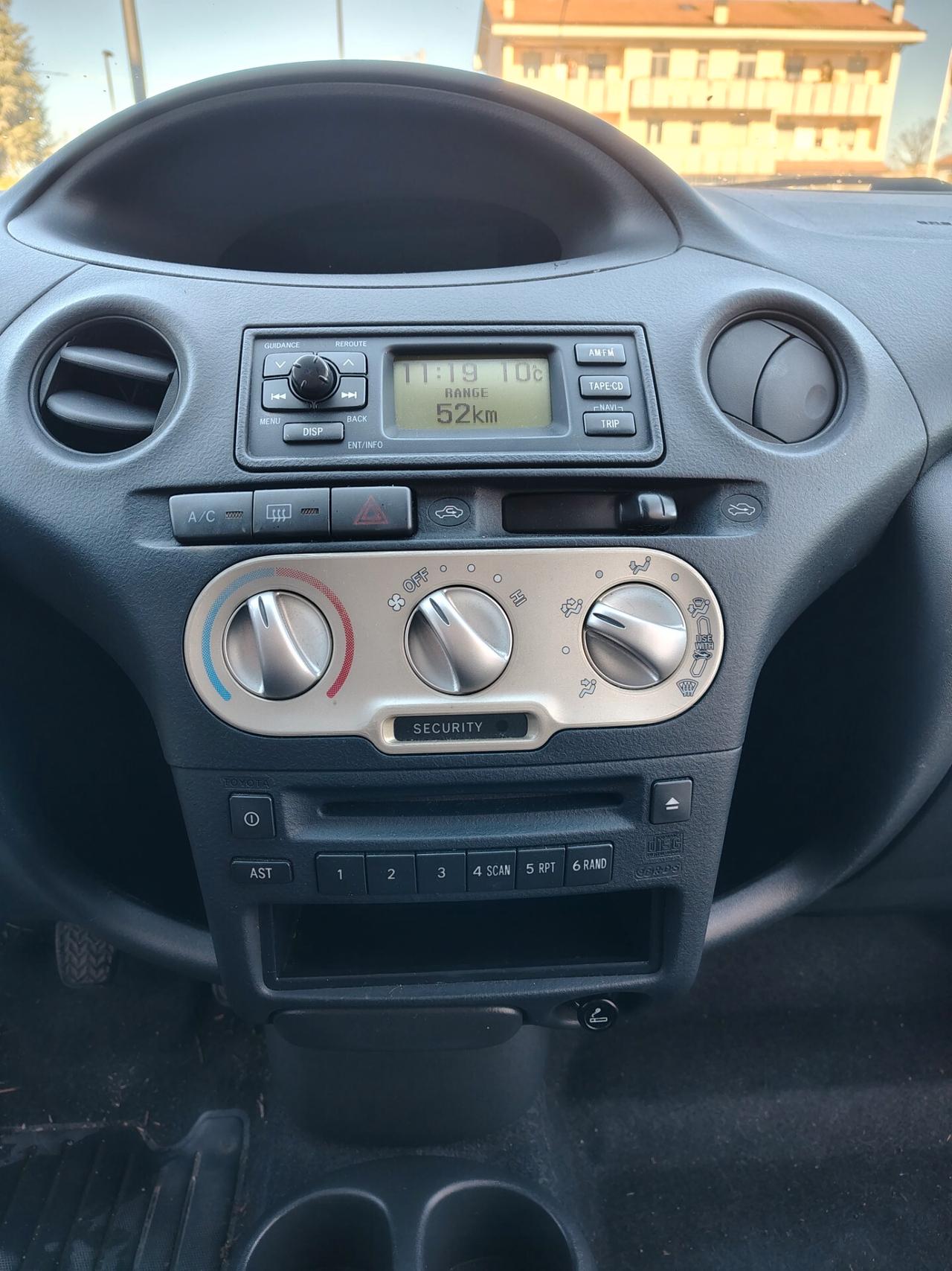 Toyota Yaris 1.3i 16V cat 3 porte Sol