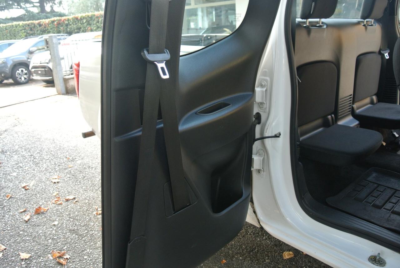 Nissan Navara 2.3 dCi 4WD King Cab Visia