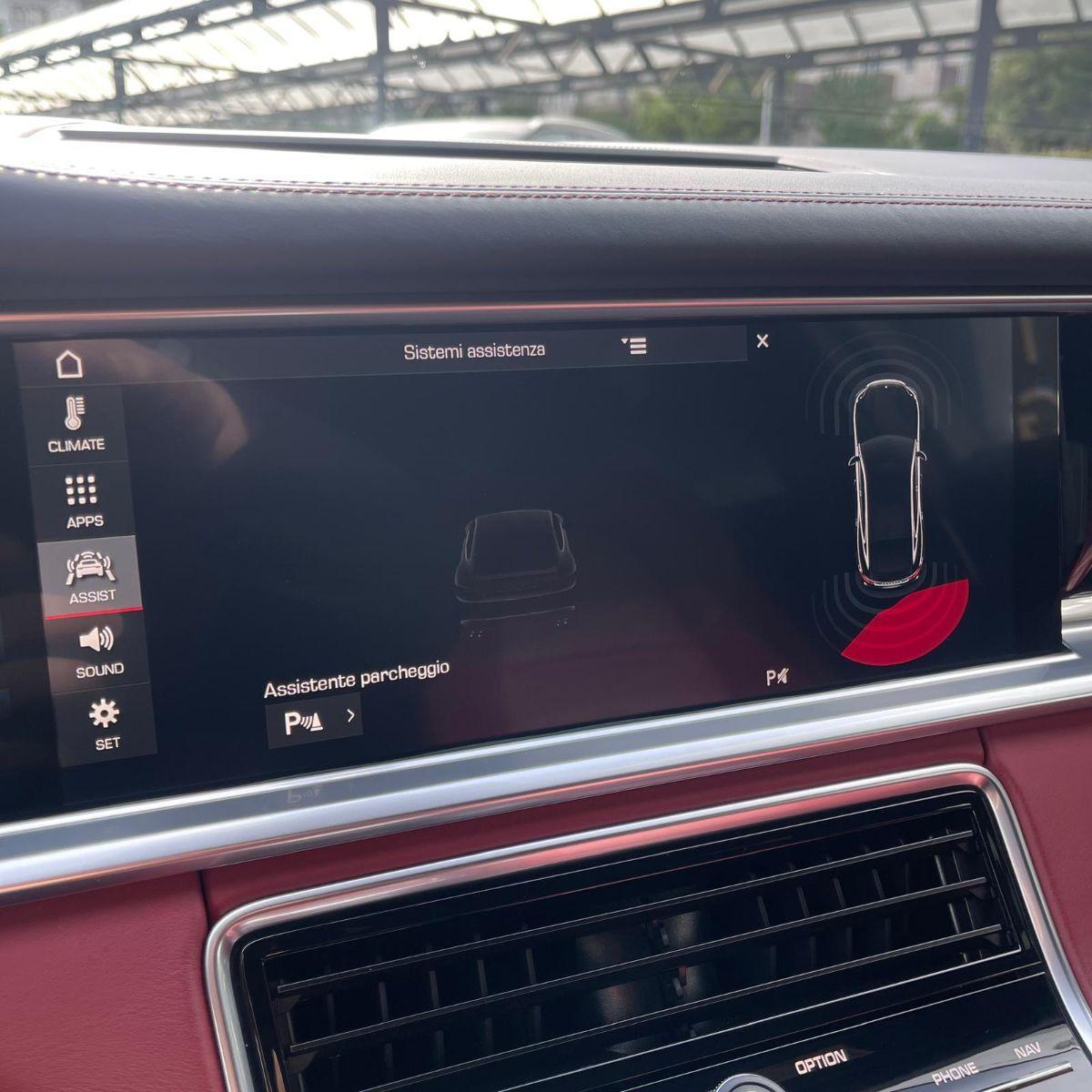 PORSCHE - Panamera -