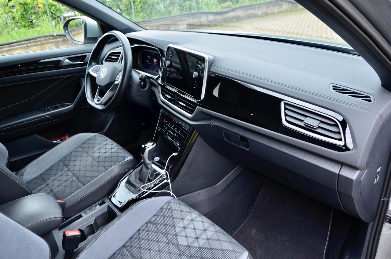 VOLKSWAGEN T-ROC 1.5 TSI R-LINE 150cv DSG, UNICOPROPRIETARIO, GAR. VW 12/27, SERVICE 5/26, UFF ITALIANA, FARI LED, APPLE ANDROID, PERMUTE