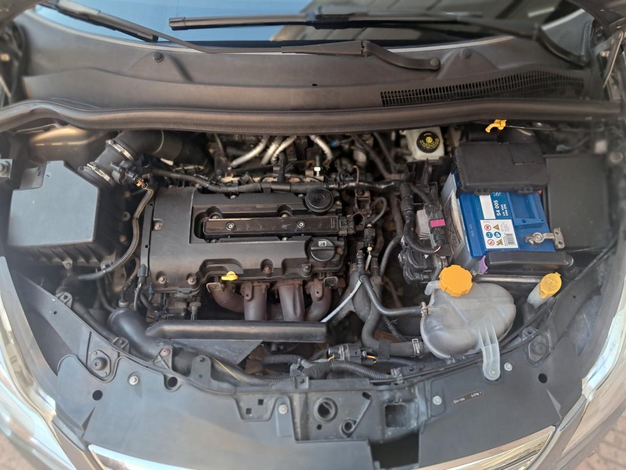 Opel Corsa 1.2 GPL-NEOPATENTATI-(2012)-Euri 4350
