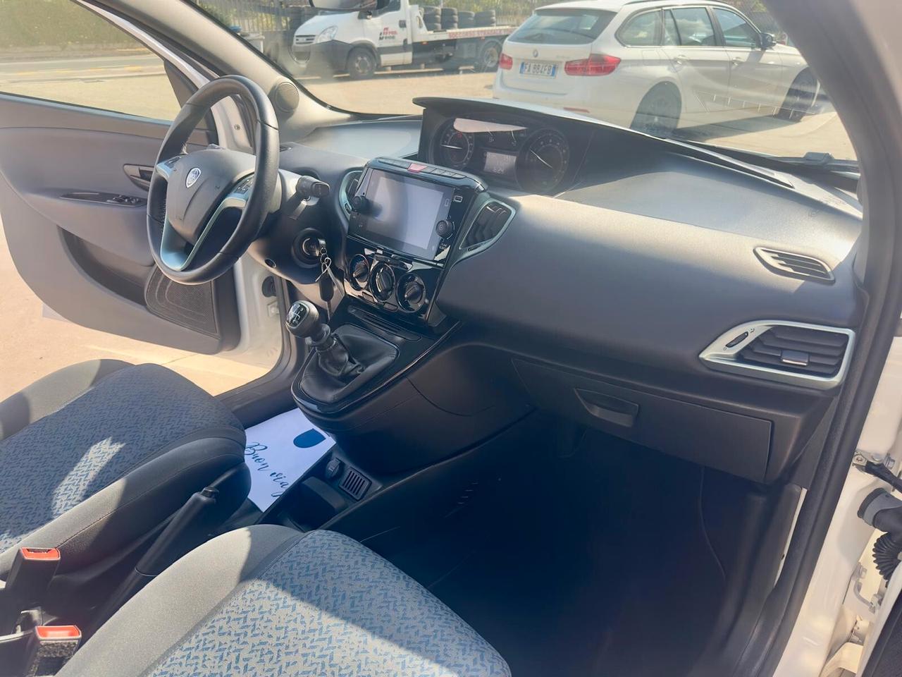 Lancia Ypsilon 1.0 FireFly 5 porte S&S Hybrid Silver PREZZO PROMO