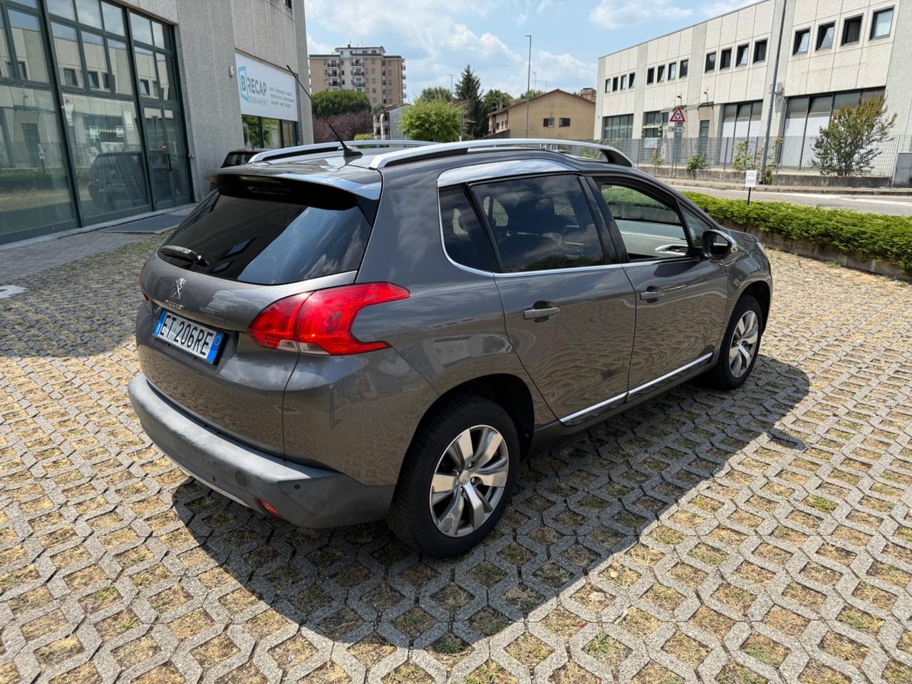Peugeot 2008 1.2 VTi 82CV Cerchi*Navi*Pelle*Sensori