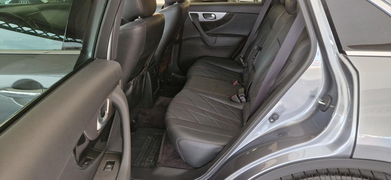 Infiniti QX70 3.0 diesel V6 AT S Premium