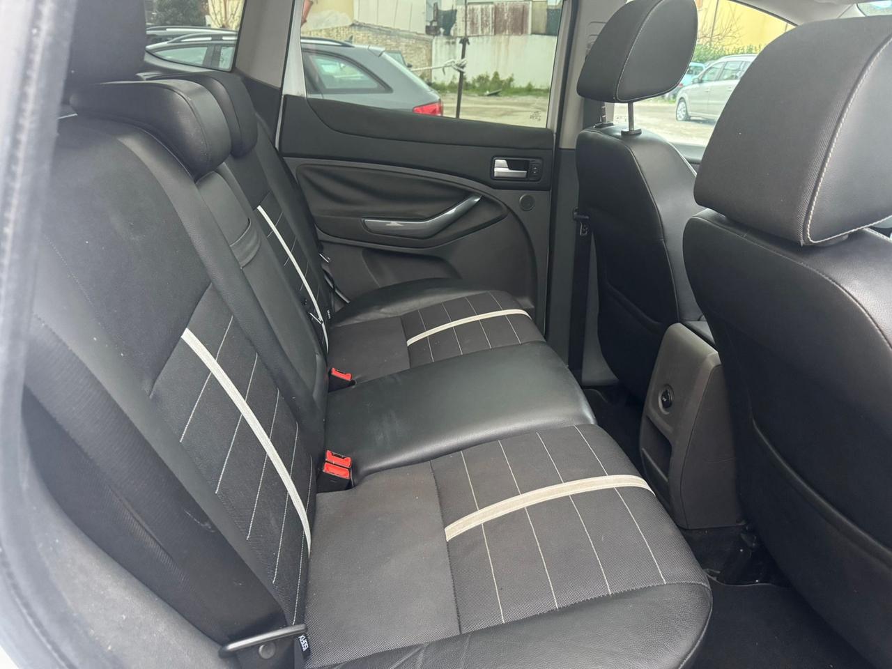 Ford Kuga 2.0 TDCI 140 CV 4WD Titanium