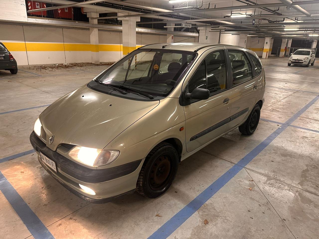 RENAULT MEGANE SCENIC 1.6 BENZINA NEOPATENTATI