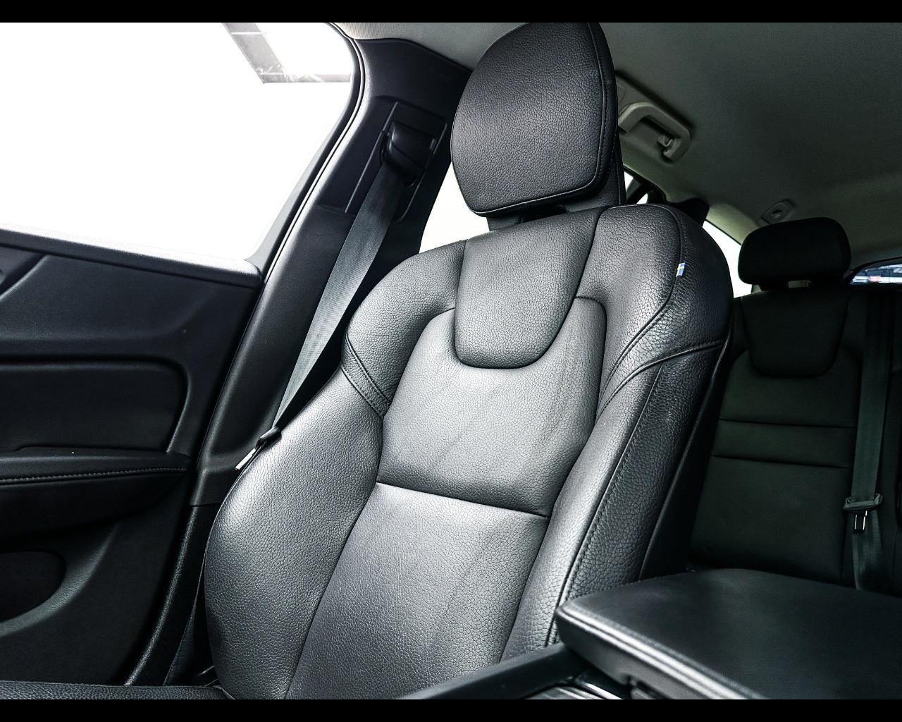 VOLVO V60 (2018-->) - V60 B4 (d) automatico Plus Dark