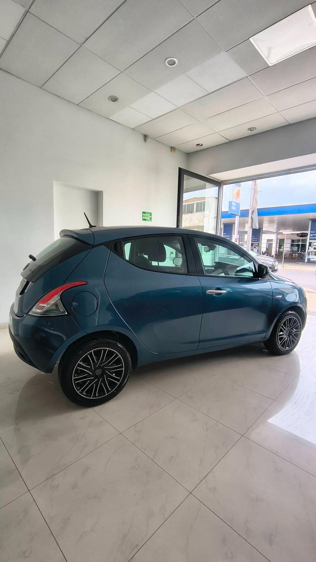 Lancia Ypsilon 1.0 FireFly 5 porte S&S Hybrid Silver Plus