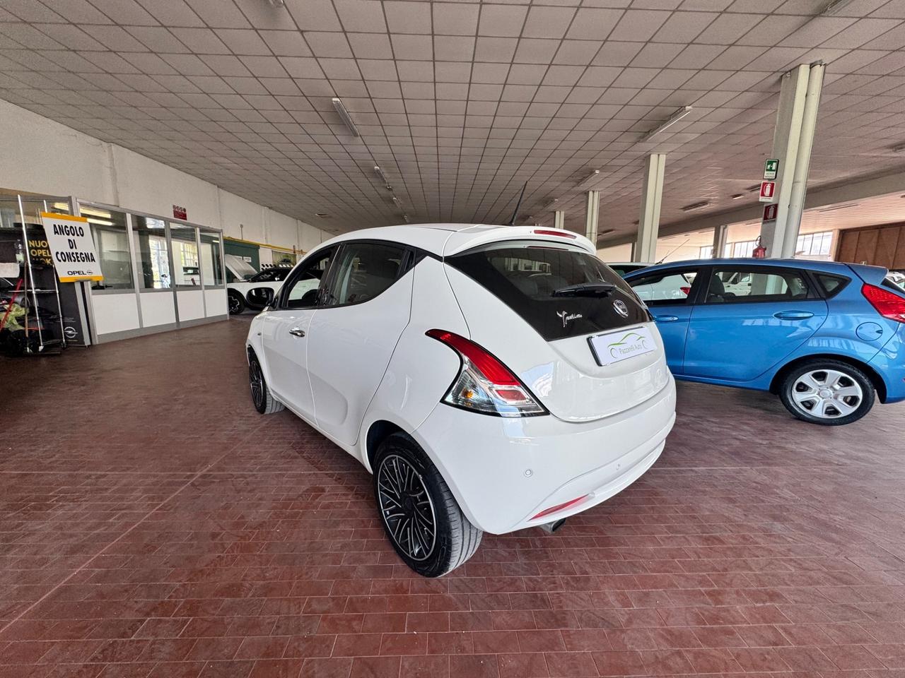 Lancia Ypsilon 1.0 FireFly 5 porte S&S Hybrid Ecochic Gold