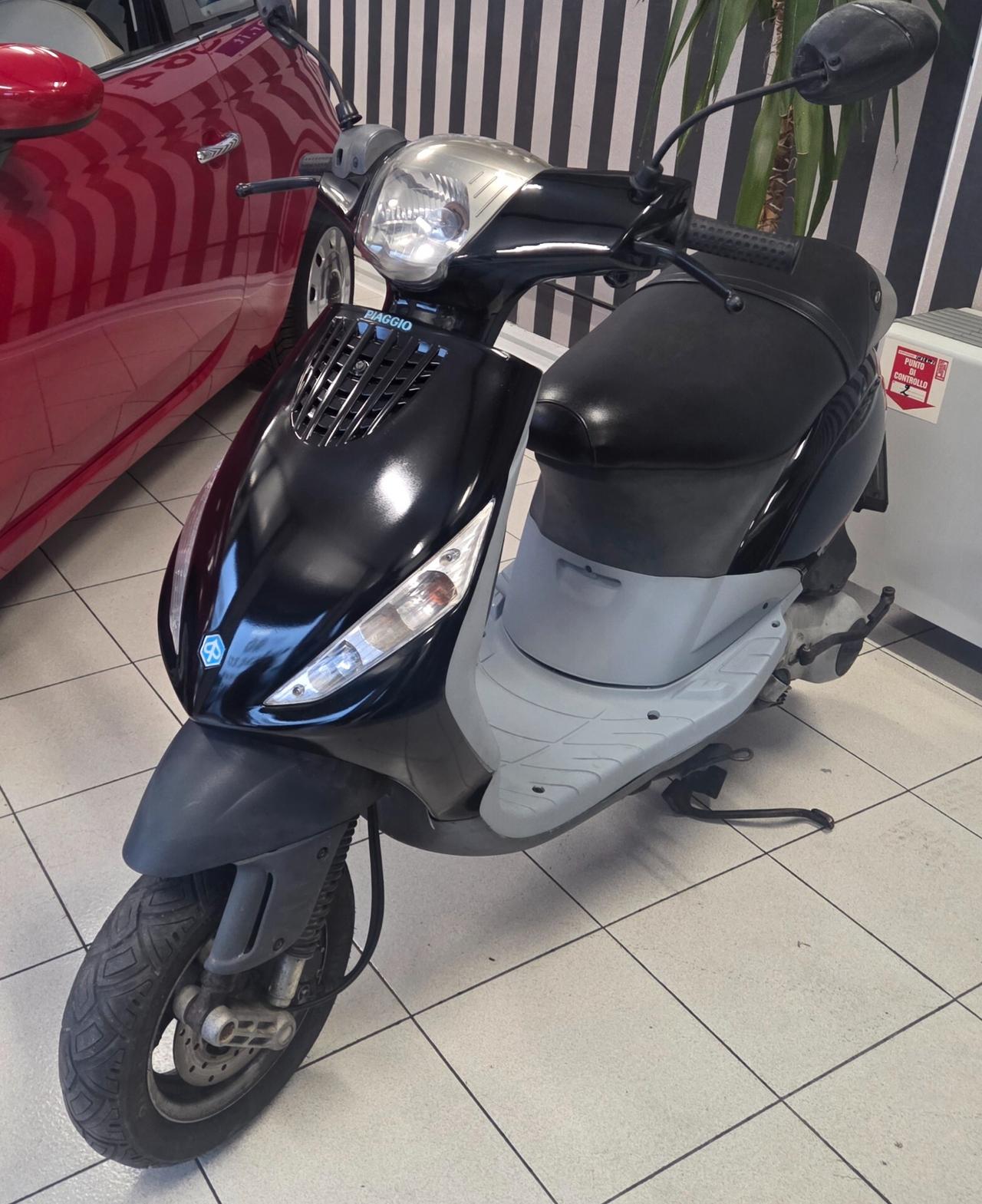 Piaggio Zip 125 Scooter