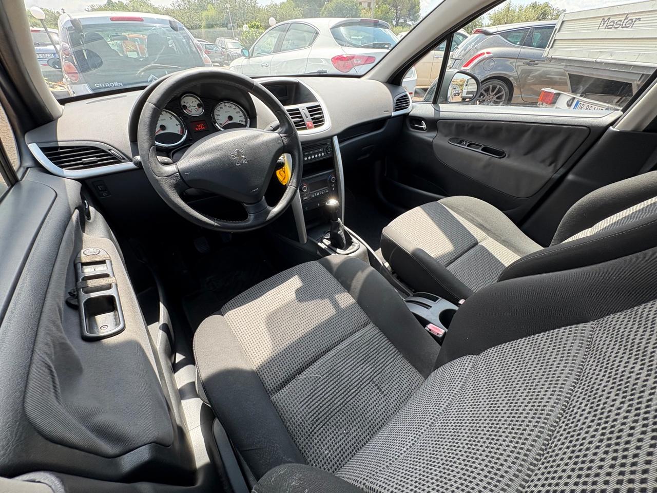 Peugeot 207 1.4 8V 75CV 5p. X Line