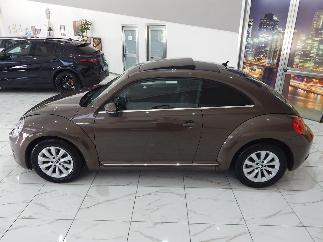 Volkswagen Maggiolino 1.6 TDI Design 105cv TETTO APRIBILE-XENON-LED