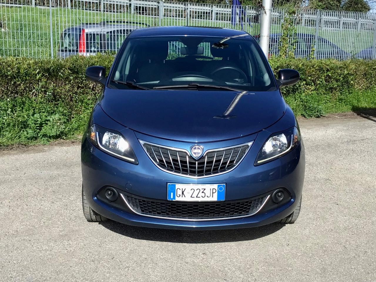 Lancia Ypsilon 1.0 70Cv FireFly 5 porte Hybrid Silver