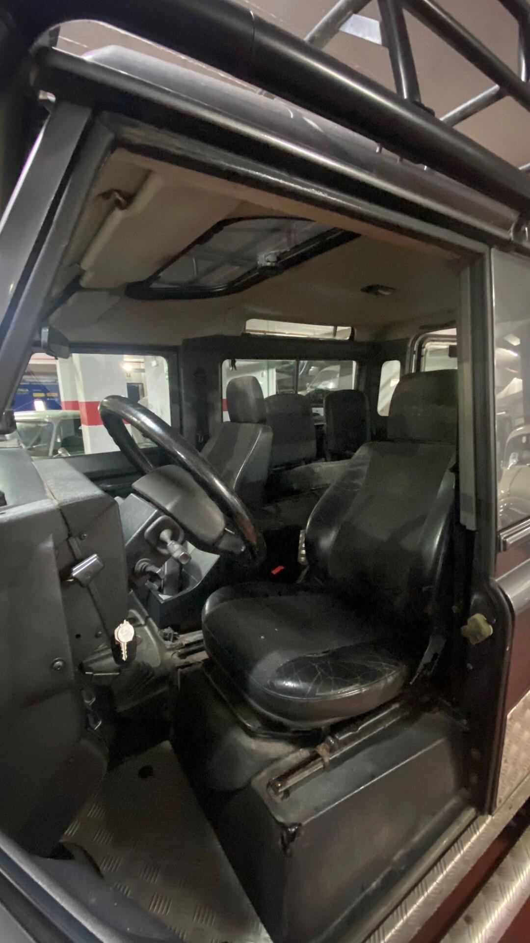 Land Rover Defender LD - Tomb Raider