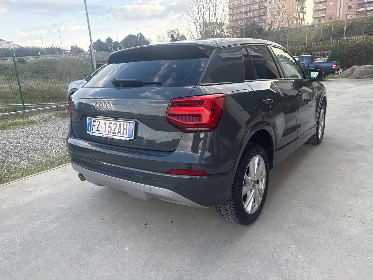 Audi Q2 30 TDI S tronic Identity Black