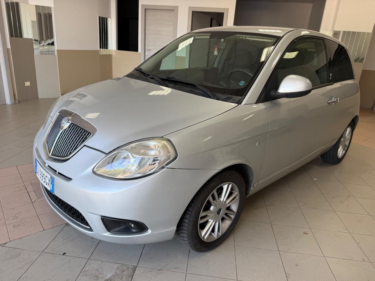 Lancia Ypsilon 1.3 MJT 75 CV Platinum
