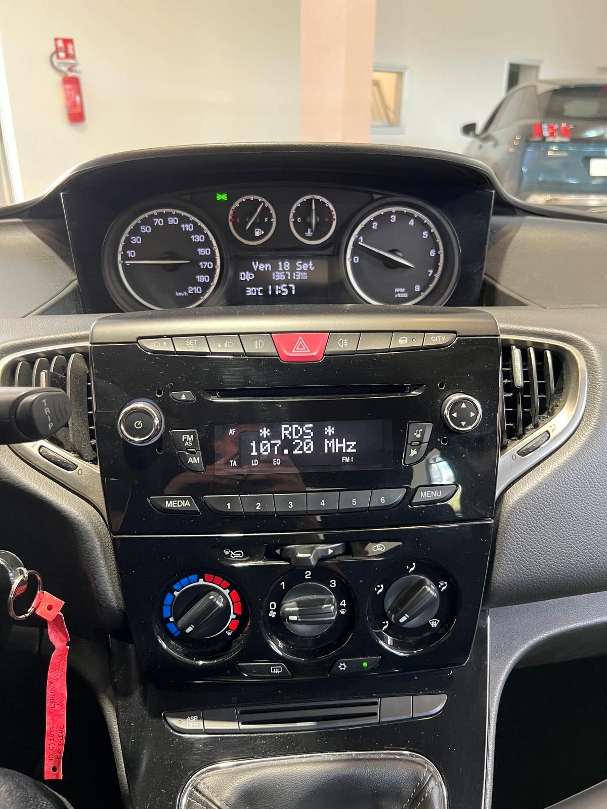 Lancia Ypsilon 1.2 69 CV 5 porte Gold