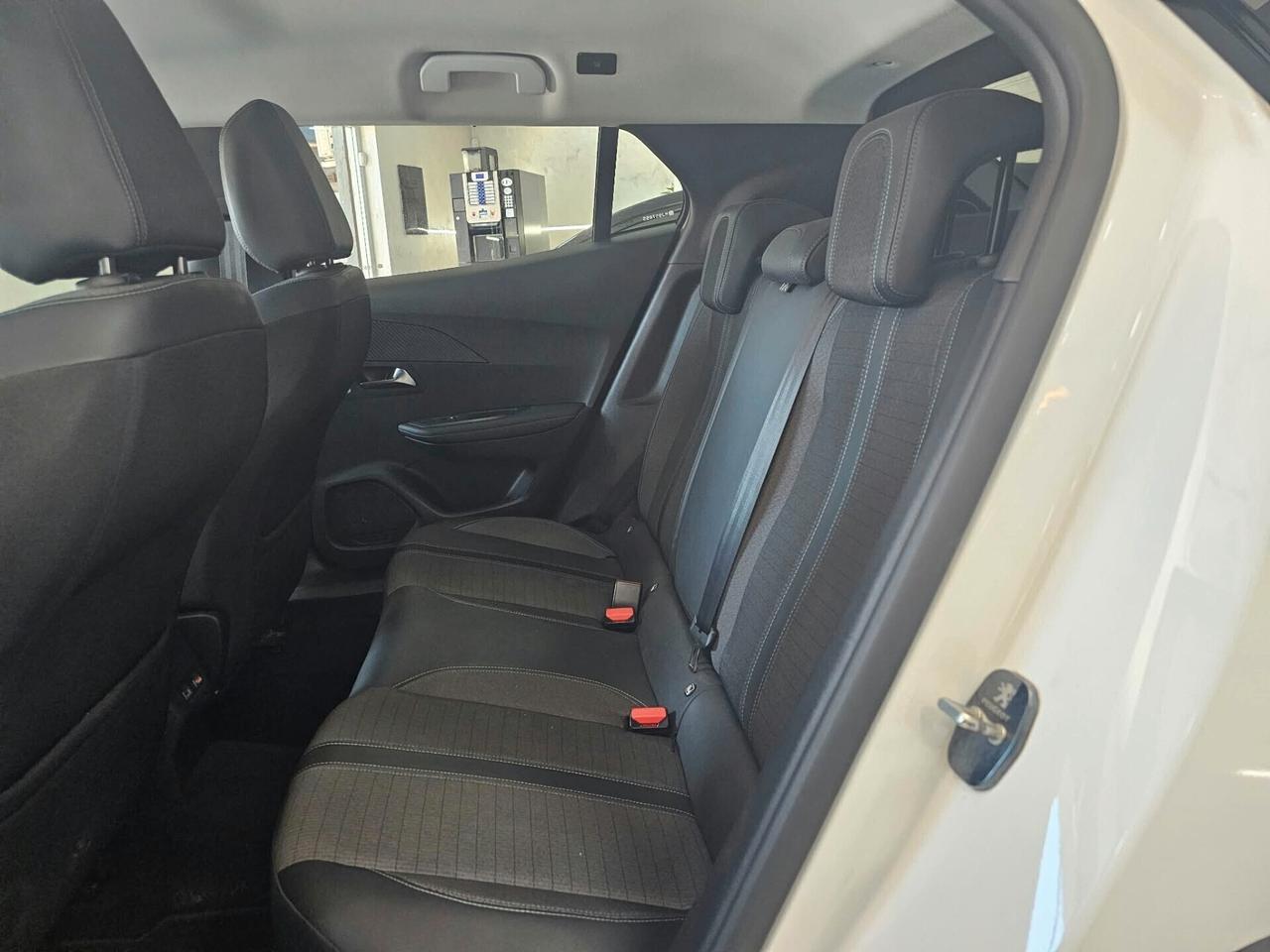 NUOVA PEUGEOT 2008 ALLURE PACK BICOLOR EDITION 1.5 BLUEHDI 131CV EAT8 F1
