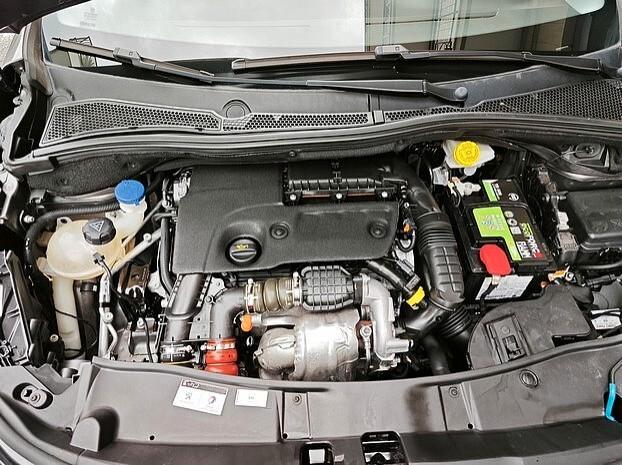 PEUGEOT 2008 1.6 HDi 100 cv *89.000 KM* - 2017