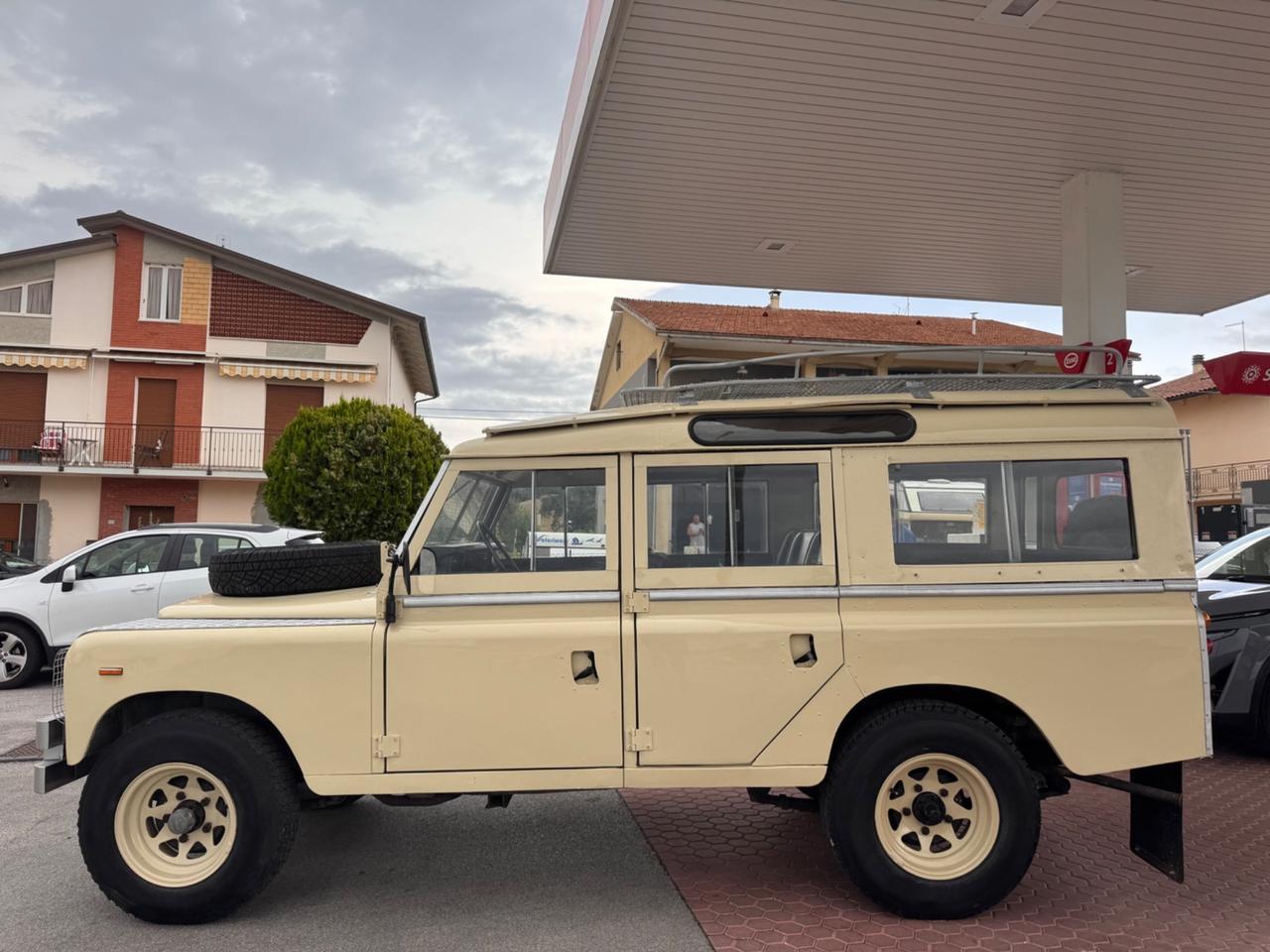 Land Rover Defender 109D